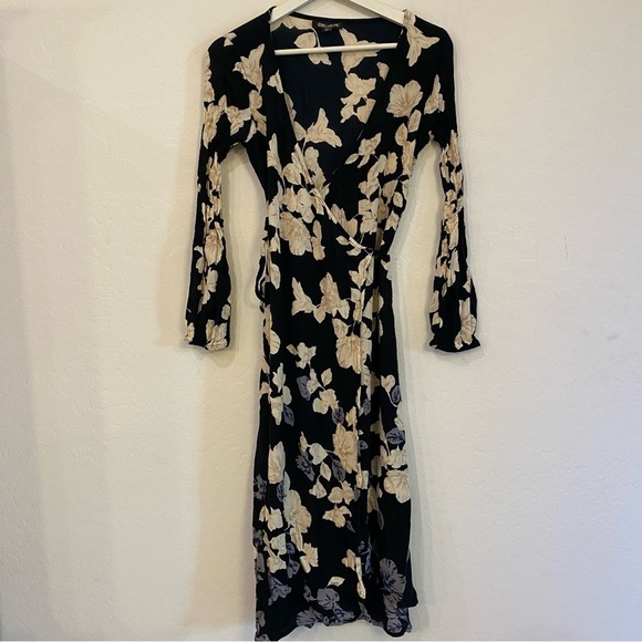 Billabong Black and Cream Floral Long Sleeve Wrap Dress Size Medium - Picture 8 of 8